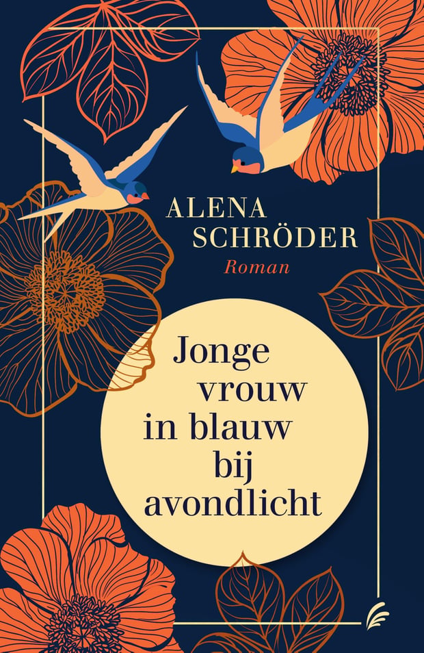 Jonge vrouw in blauw bij avondlicht Jonge vrouw in blauw bij avondlicht